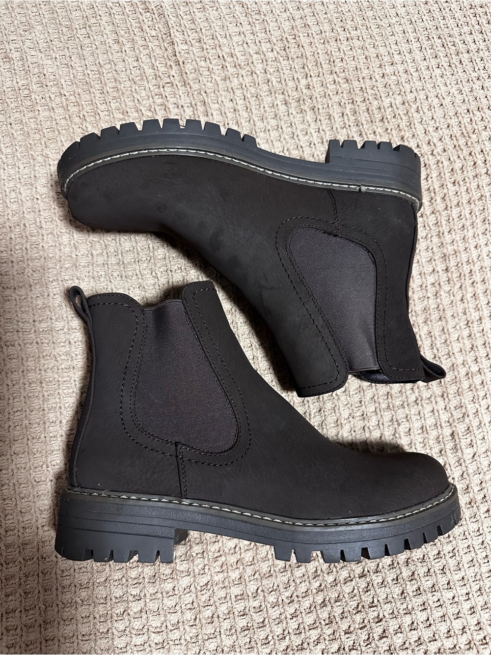 Cliffs by White Mountain Mastery Chelsea Boots